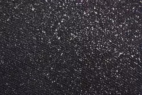 服裝粘上白色粉末